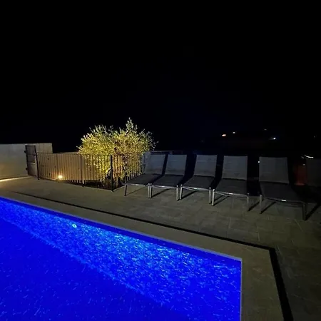 Villa In With Swimming Pool Mugeba