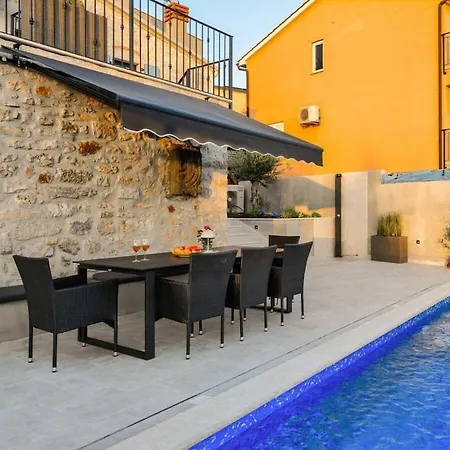 In With Swimming Pool