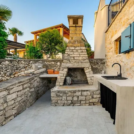 In With Swimming Pool