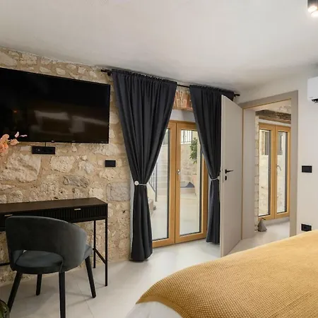 In With Swimming Pool Villa *