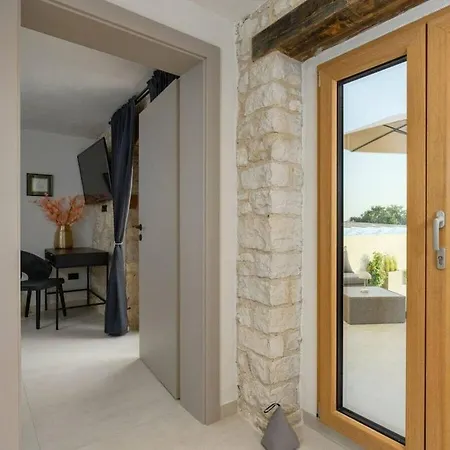 In With Swimming Pool Villa Mugeba